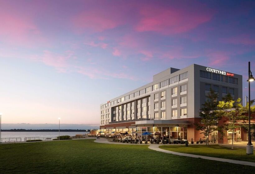 هتل Courtyard By Marriott Erie Bayfront