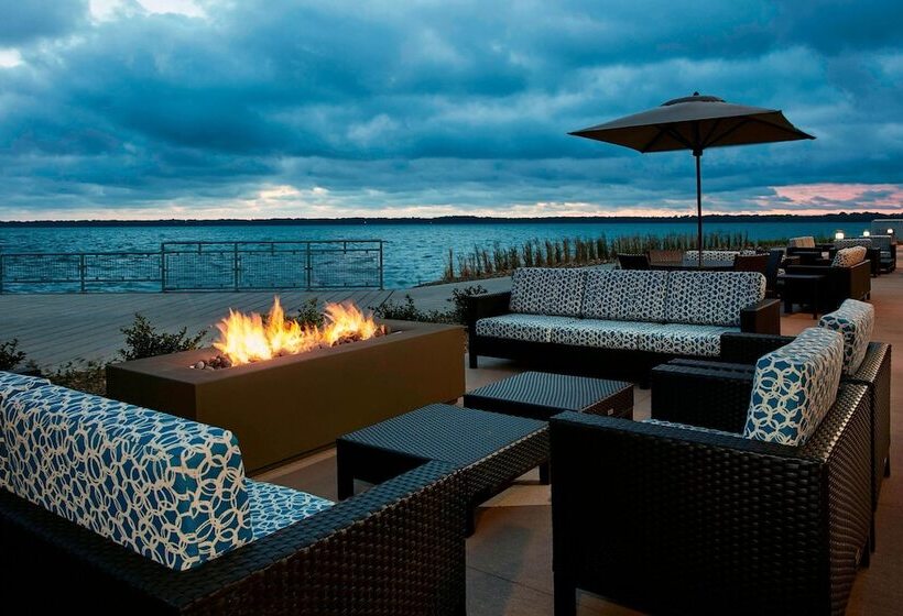 هتل Courtyard By Marriott Erie Bayfront