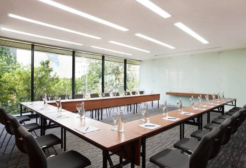 בית מלון כפרי Four Points By Sheraton Jakarta Thamrin