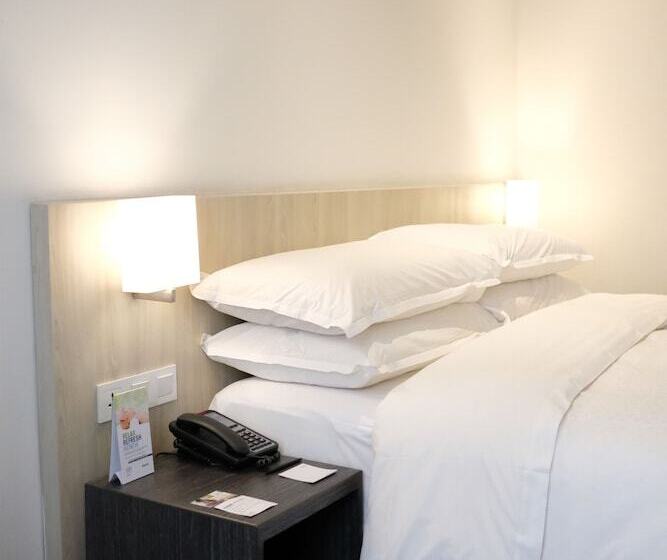 בית מלון כפרי Four Points By Sheraton Jakarta Thamrin