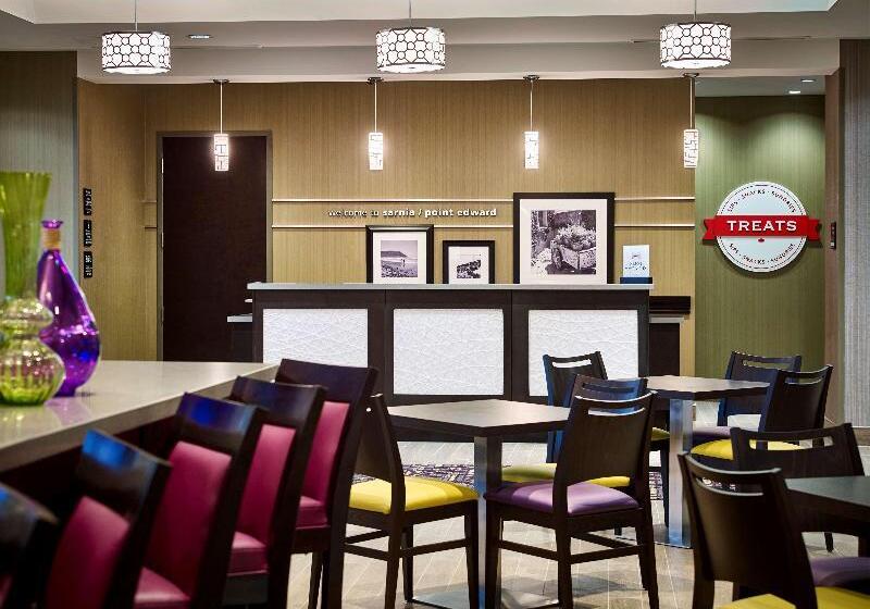 هتل Hampton Inn By Hilton Sarnia/point Edward