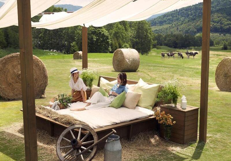 בית מלון כפרי Hoshino Resorts Tomamu The Tower