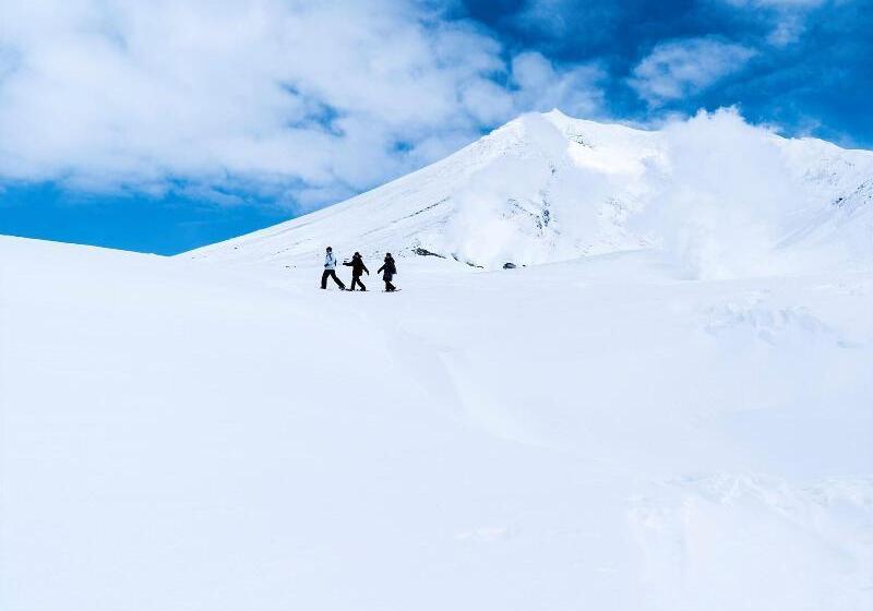 בית מלון כפרי Hoshino Resorts Tomamu The Tower