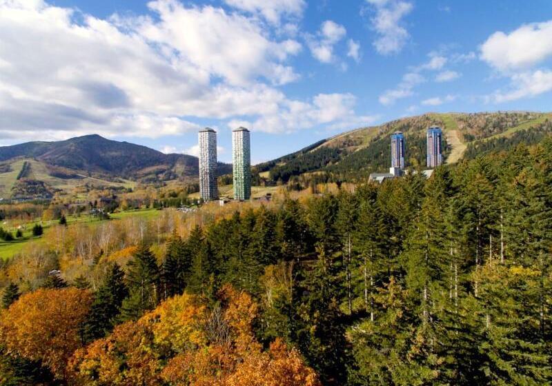 בית מלון כפרי Hoshino Resorts Tomamu The Tower