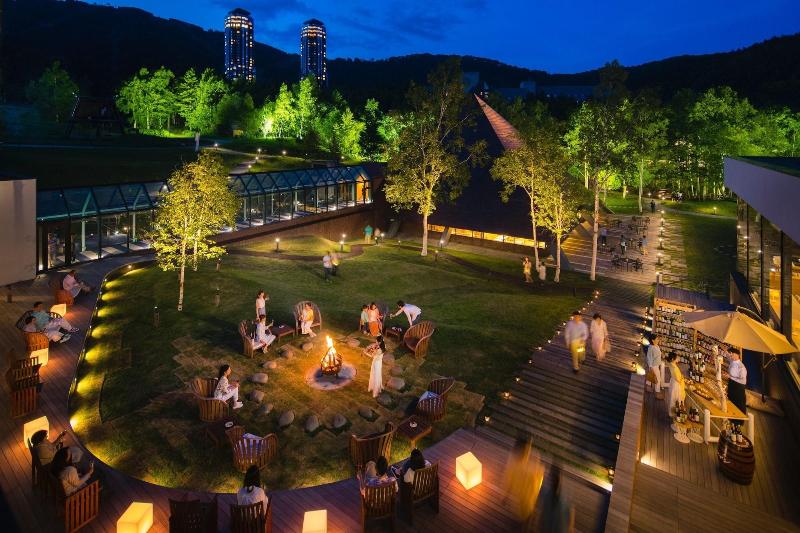 בית מלון כפרי Hoshino Resorts Tomamu The Tower