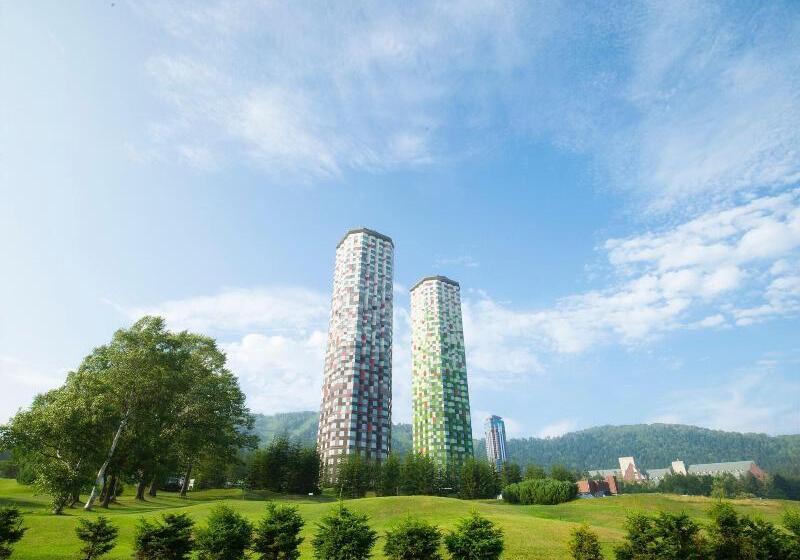 בית מלון כפרי Hoshino Resorts Tomamu The Tower
