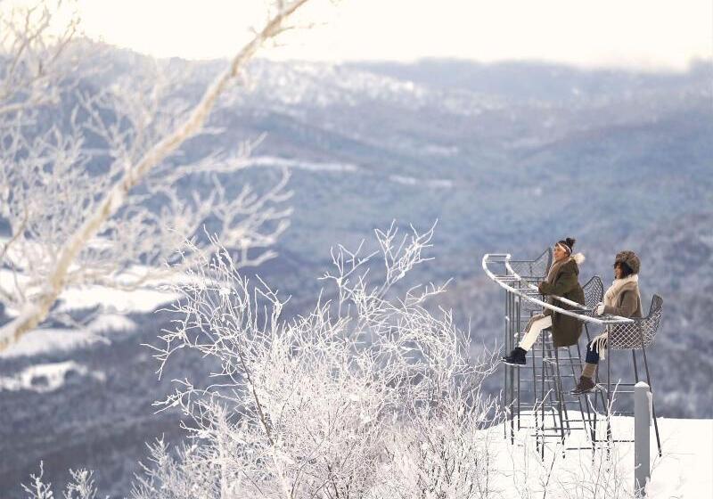 בית מלון כפרי Hoshino Resorts Tomamu The Tower