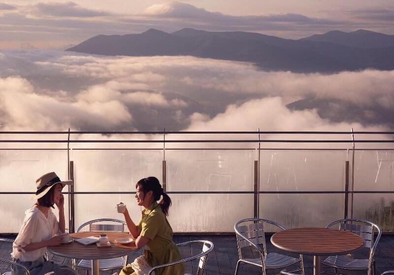 בית מלון כפרי Hoshino Resorts Tomamu The Tower