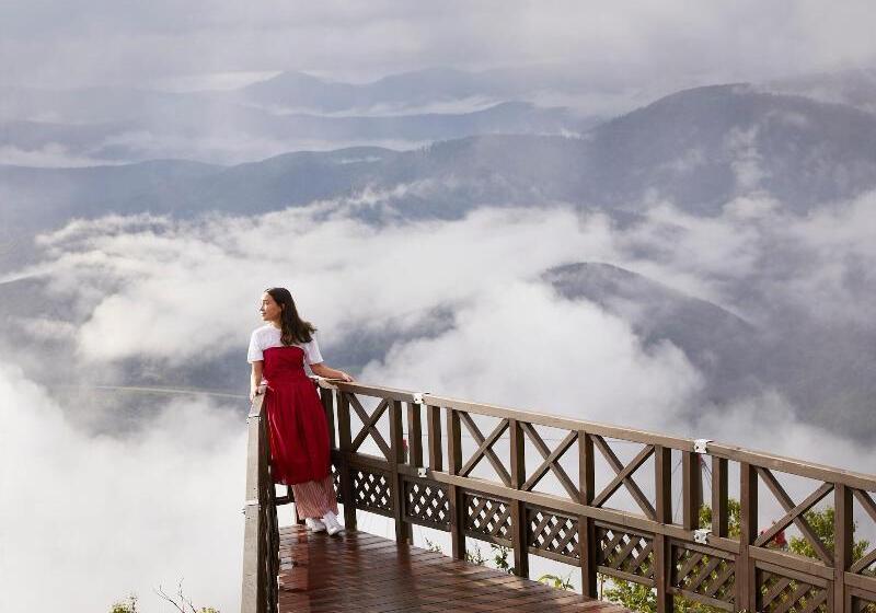 בית מלון כפרי Hoshino Resorts Tomamu The Tower