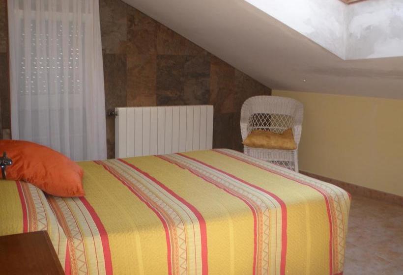 هتل Hostal Pineda