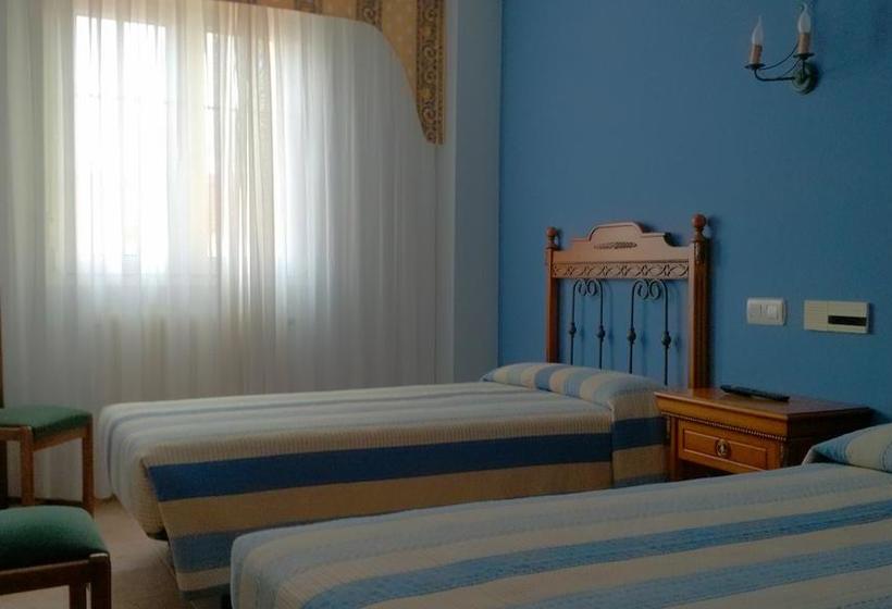 هتل Hostal Pineda