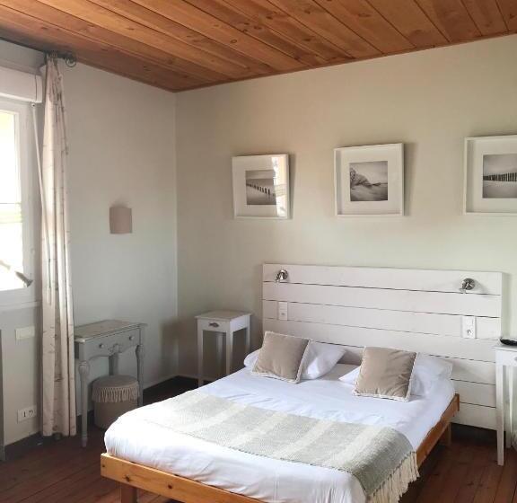 فندق Hôtel De La Tour