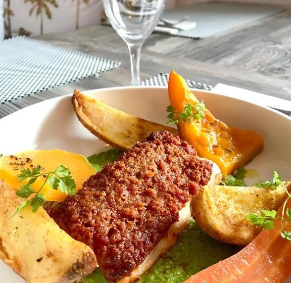 ホテル Hôtel Les Volets Rouges  Cassis