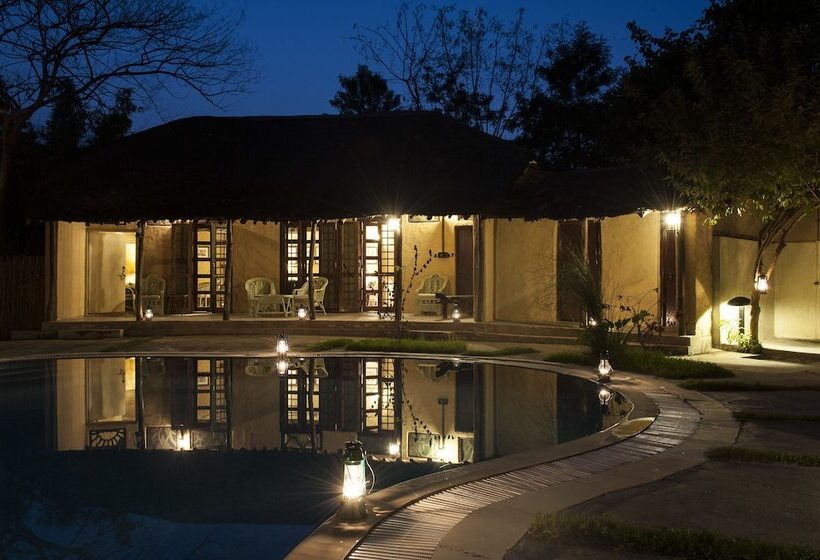 בית מלון כפרי Jim S Jungle Retreat