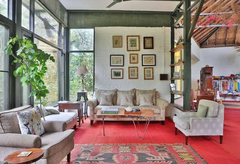 בית מלון כפרי Jim S Jungle Retreat