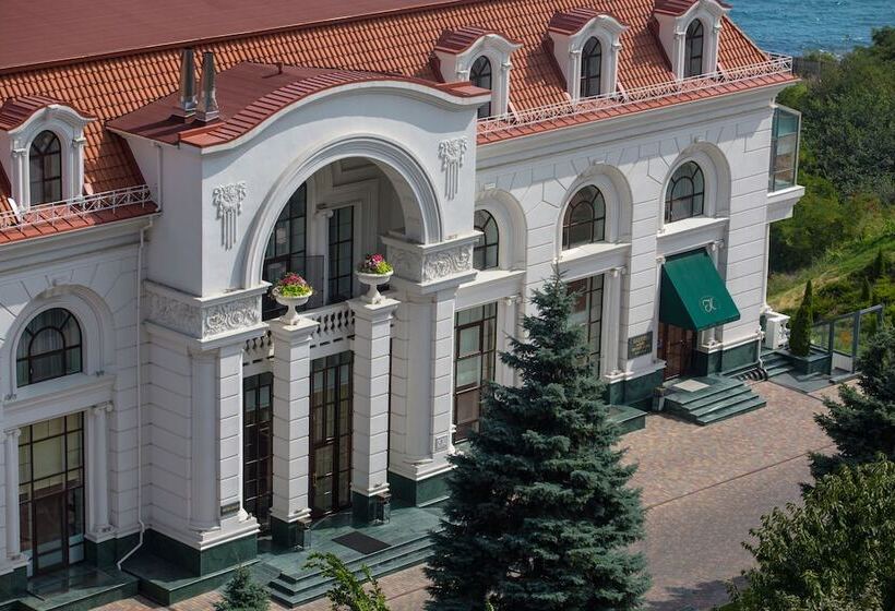 Kadorr Hotel Resort & Spa