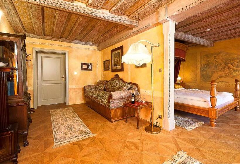 هتل Krčínův Dům