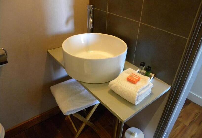 호텔 La Bastie D Urfe