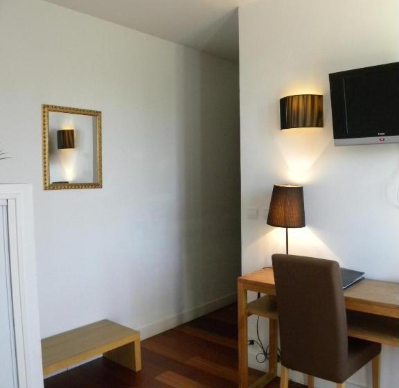 호텔 La Bastie D Urfe