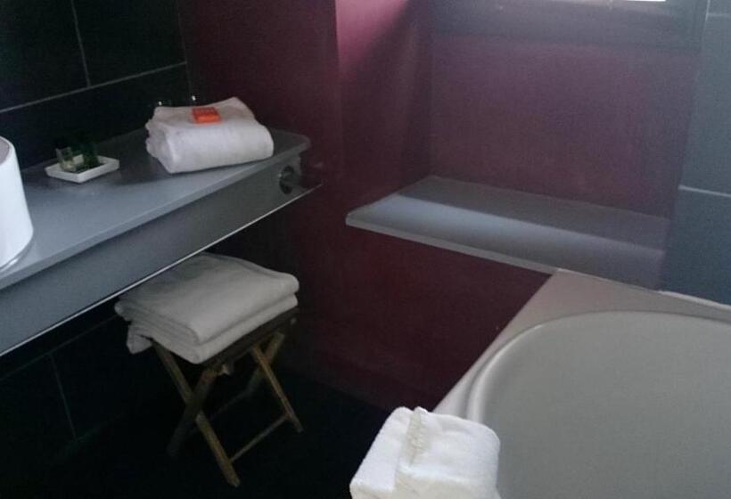 호텔 La Bastie D Urfe