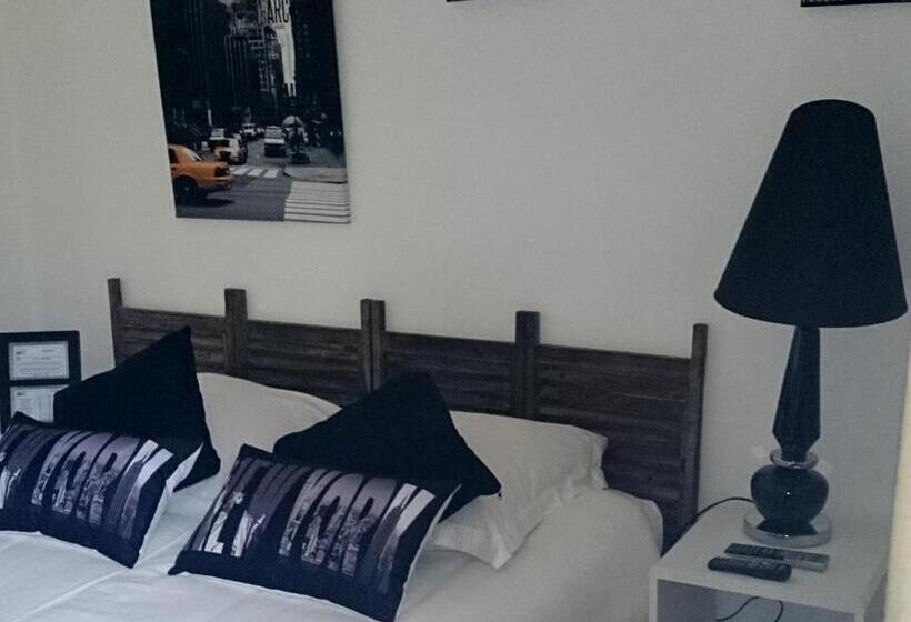 호텔 La Bastie D Urfe