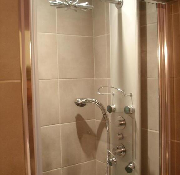 호텔 La Bastie D Urfe