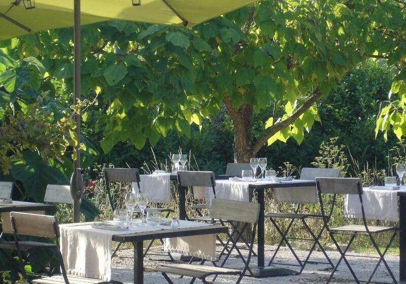 호텔 La Bastie D Urfe