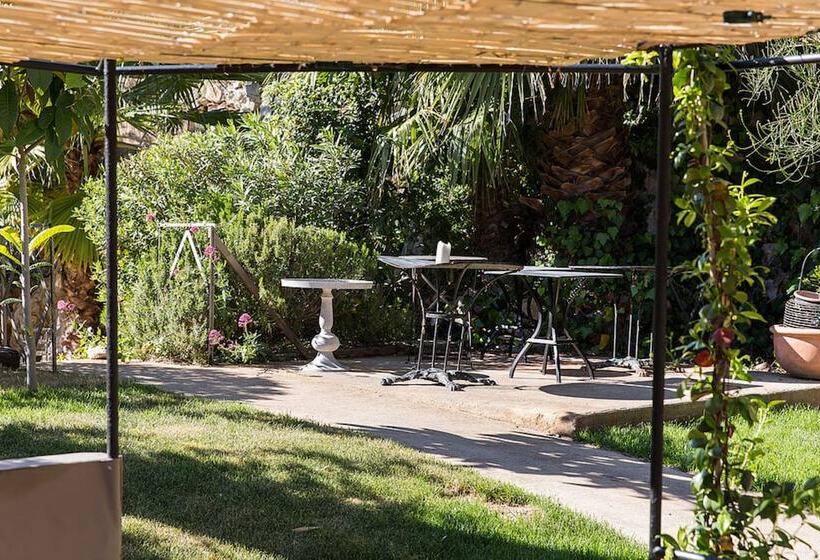 Отель Le Jardin D'emile