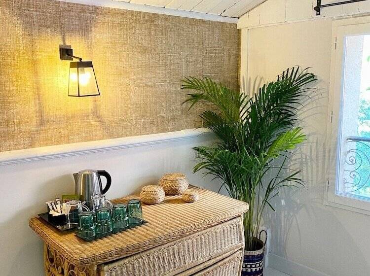 Отель Le Jardin D'emile