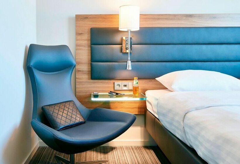 Отель Moxy Berlin Ostbahnhof