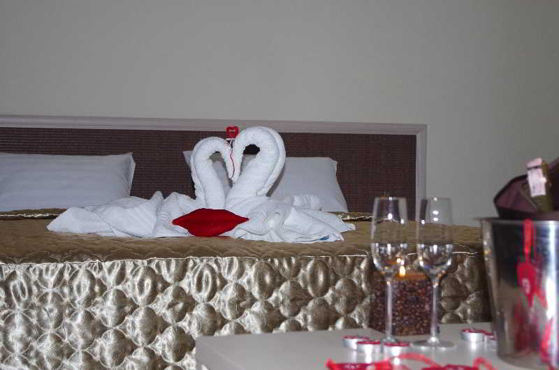 בית מלון כפרי Olympic Village Country Sports Club