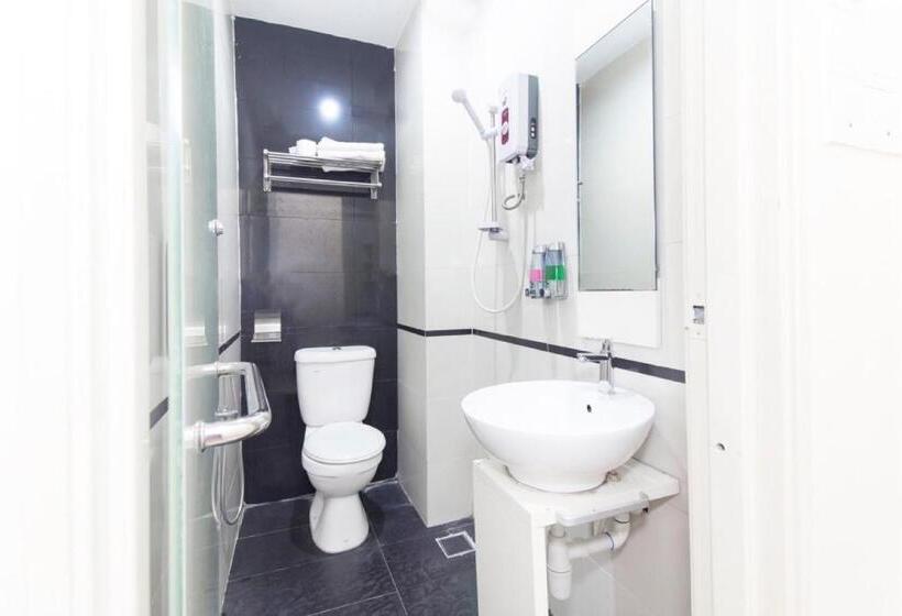 Отель OYO 331 i Boutique