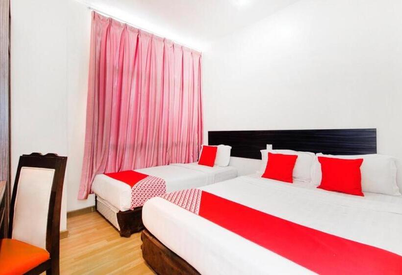 Отель OYO 331 i Boutique