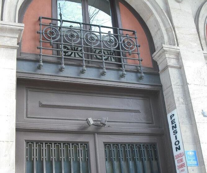 Отель Pension Ciudadela