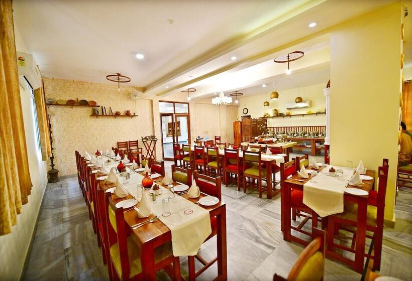 فندق Kadamb Kunj Resort   Bharatpur