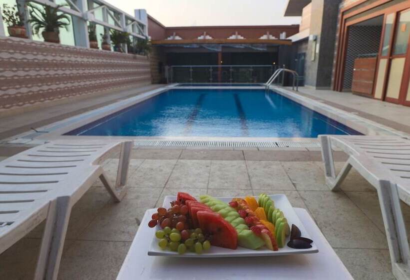 Отель Queen Palace