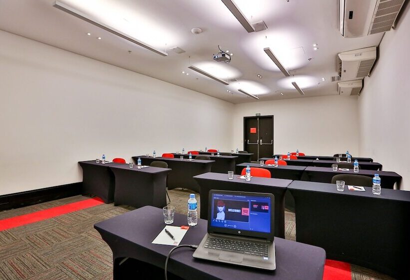 Отель Radisson Red Campinas