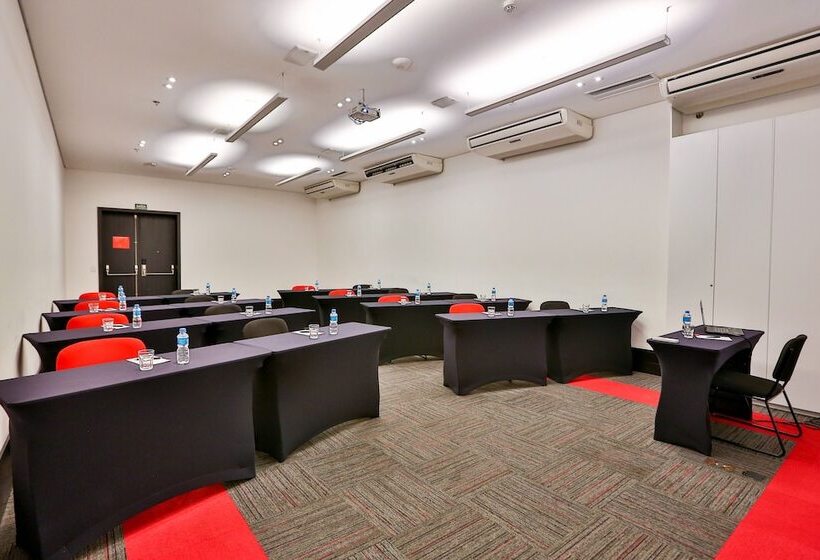 Отель Radisson Red Campinas