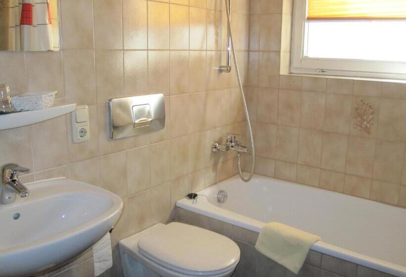 בית מלון כפרי Restaurant Frühlingsgarten