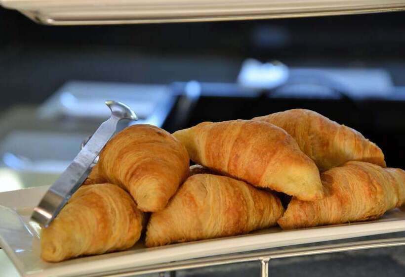 בית מלון כפרי Road Lodge Carnival City