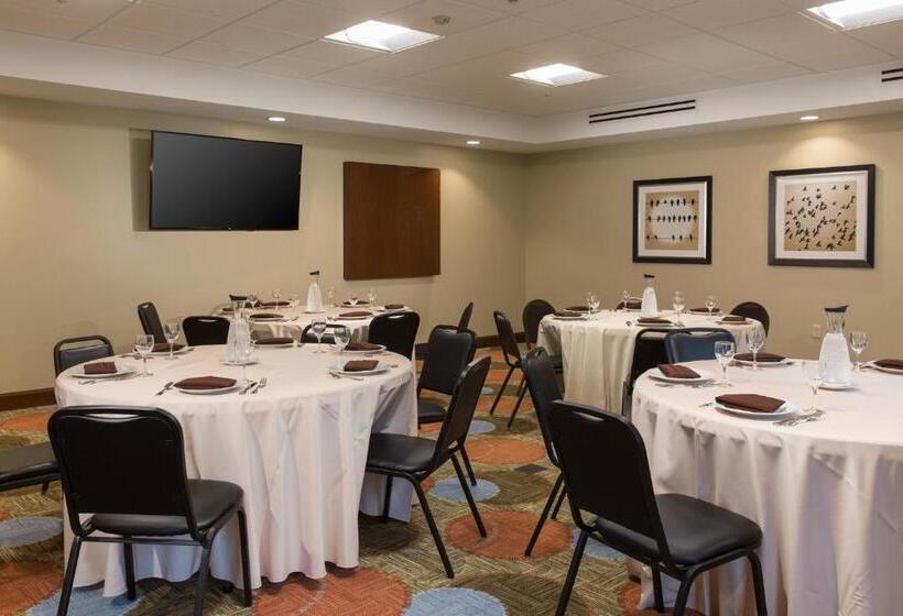 ホテル Staybridge Suites Corona South, An Ihg