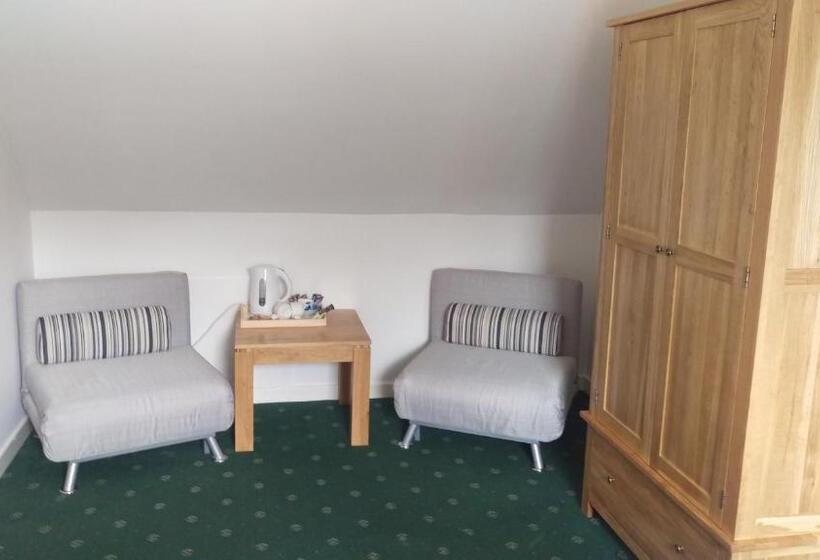 Отель The Boat House Guesthouse