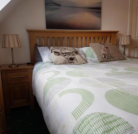 Отель The Boat House Guesthouse