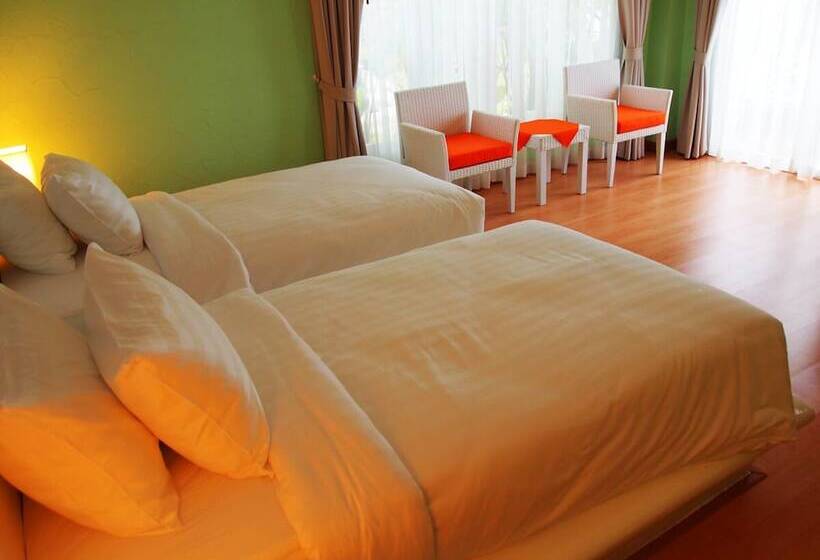 ホテル The Chalet Phuket Resort