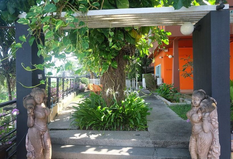 ホテル The Chalet Phuket Resort