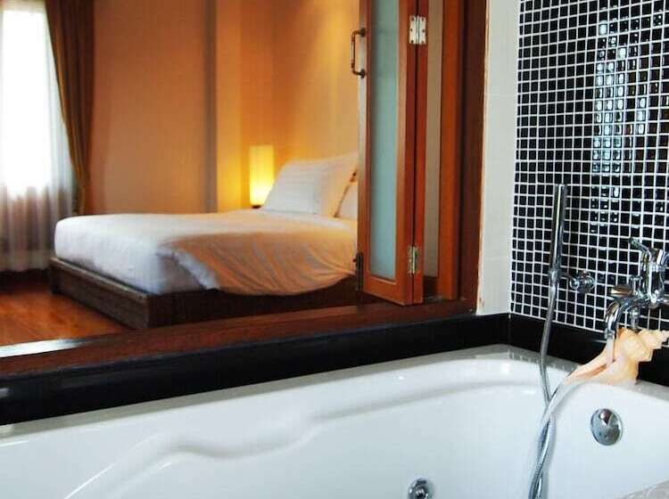 ホテル The Chalet Phuket Resort