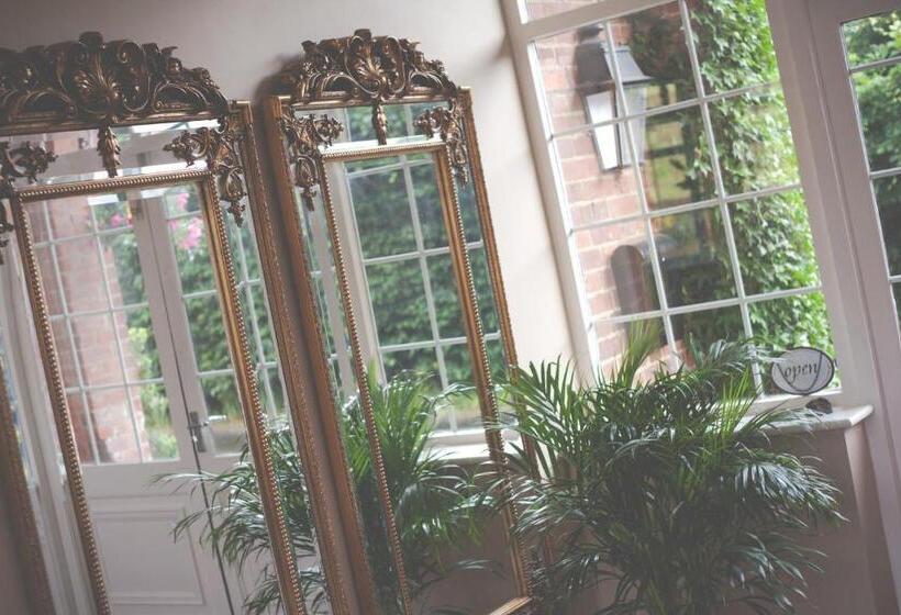 酒店 The Coach House