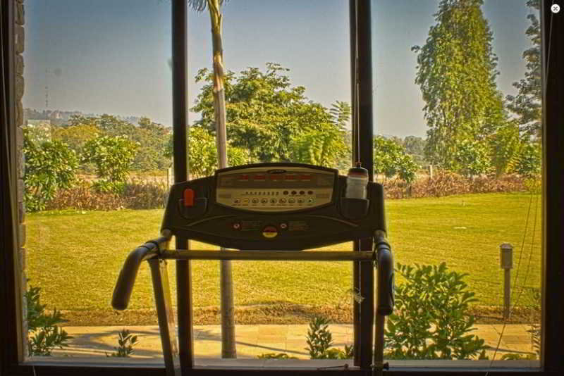 בית מלון כפרי The Golden Tusk