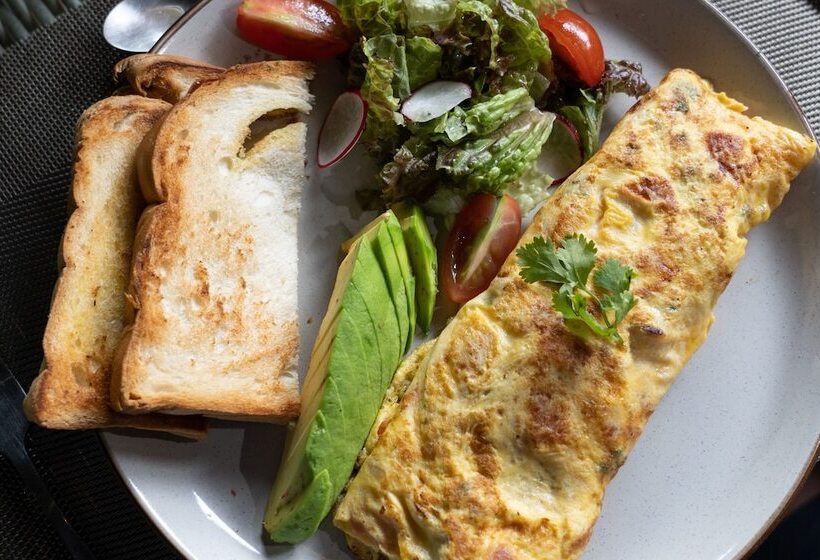 Tifakara Boutique Hotel & Birding Oasis