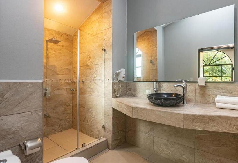 Tifakara Boutique Hotel & Birding Oasis